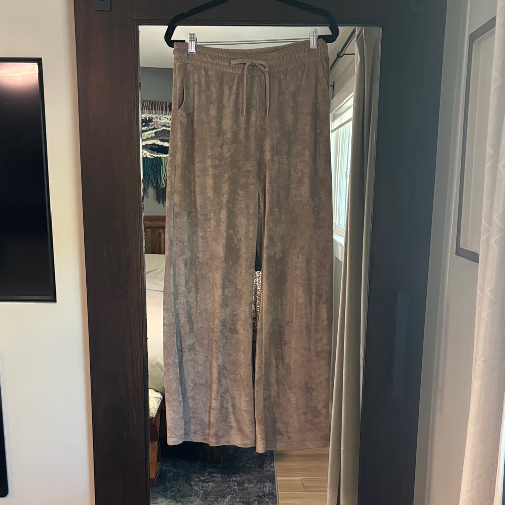 Beyond Yoga Taupe Lounge Pants